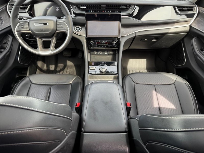 Jeep Grand Cherokee 4xe Vehicle Image 13