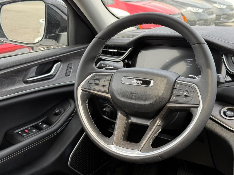 Jeep Grand Cherokee 4xe Vehicle Image 14