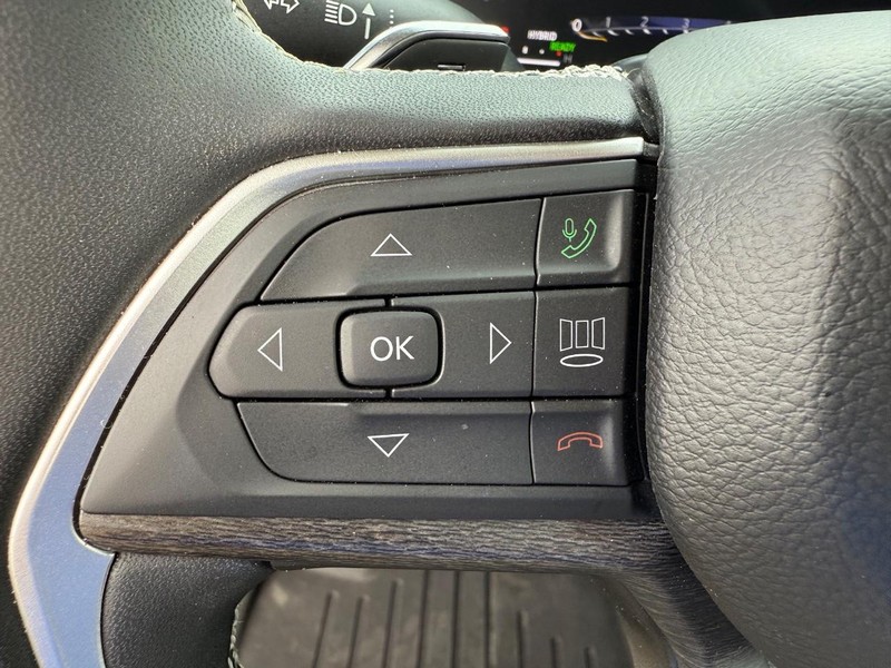 Jeep Grand Cherokee 4xe Vehicle Image 15