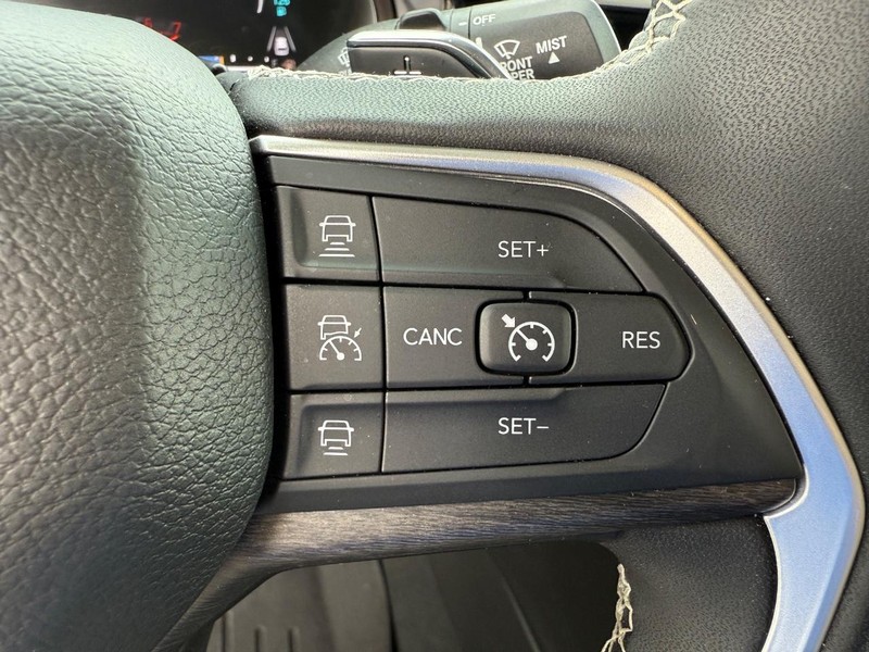 Jeep Grand Cherokee 4xe Vehicle Image 16