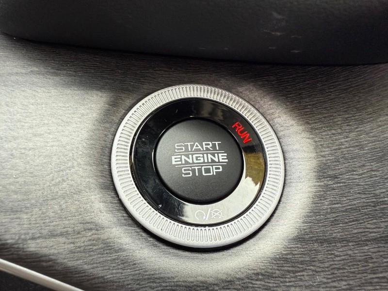 Jeep Grand Cherokee 4xe Vehicle Image 17