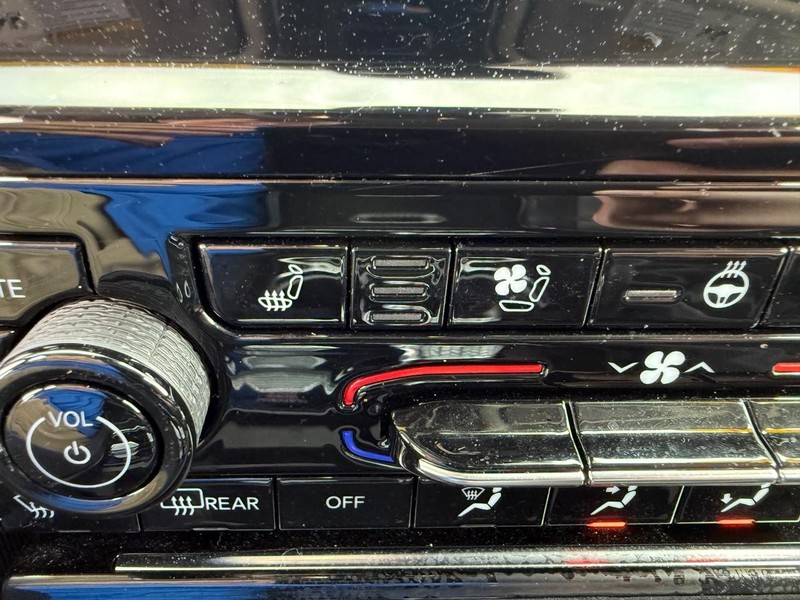 Jeep Grand Cherokee 4xe Vehicle Image 18