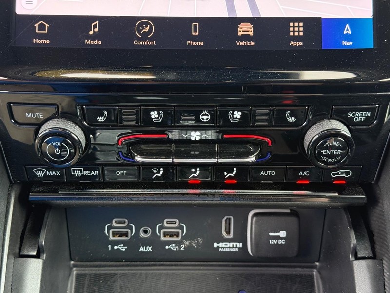 Jeep Grand Cherokee 4xe Vehicle Image 21