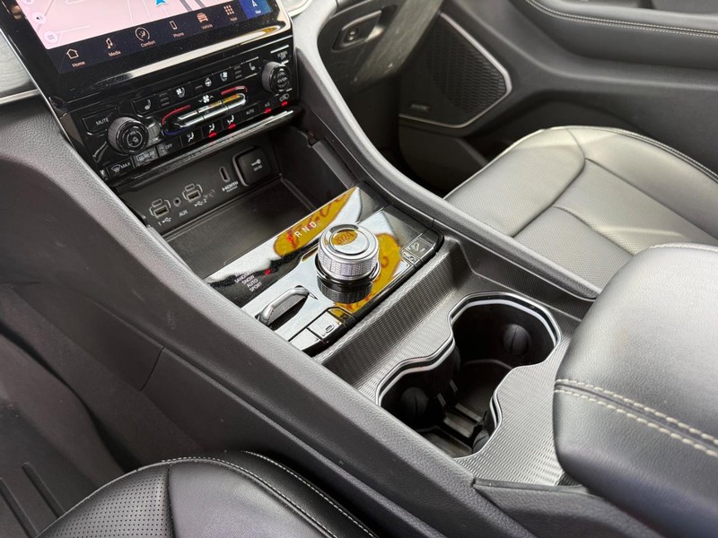 Jeep Grand Cherokee 4xe Vehicle Image 22