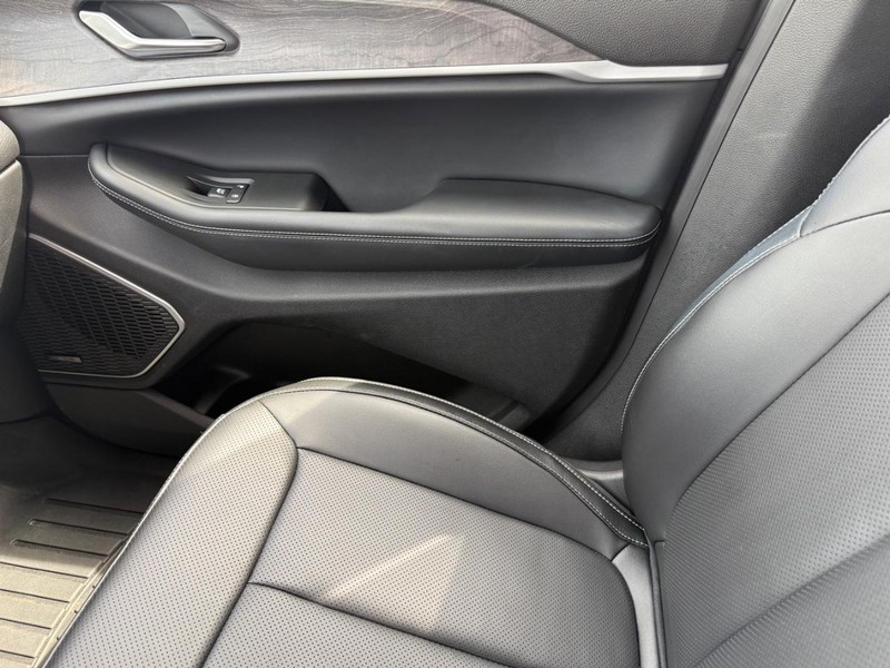 Jeep Grand Cherokee 4xe Vehicle Image 23