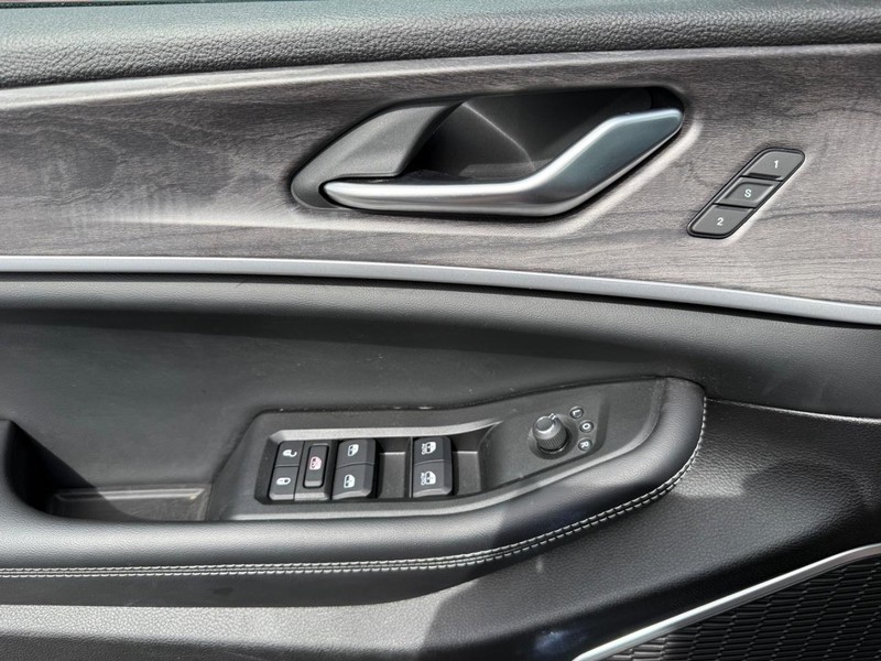 Jeep Grand Cherokee 4xe Vehicle Image 27