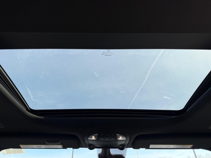 Chrysler Pacifica Vehicle Image 06