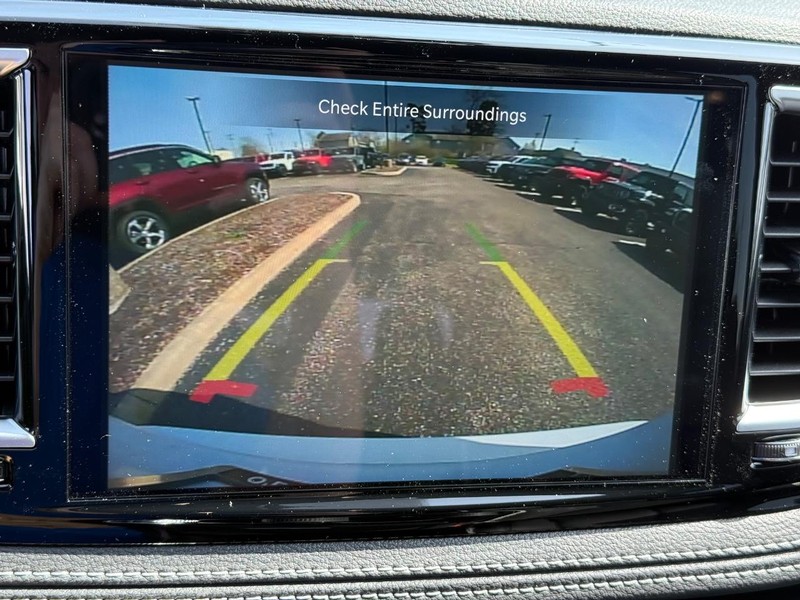 Chrysler Pacifica Vehicle Image 13