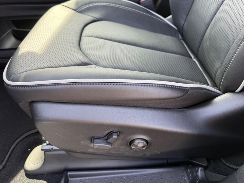 Chrysler Pacifica Vehicle Image 20