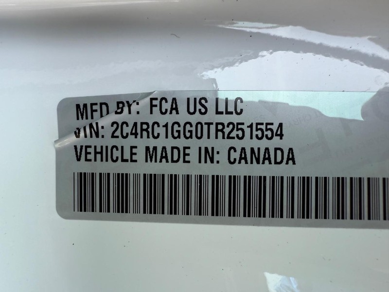 Chrysler Pacifica Vehicle Image 21