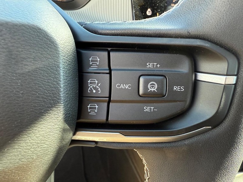 Jeep Cherokee Vehicle Image 09