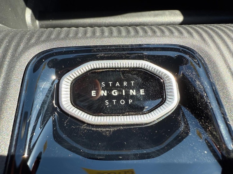 Jeep Cherokee Vehicle Image 10