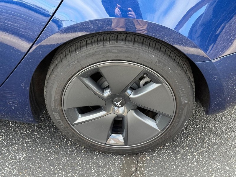 Tesla Model 3 Vehicle Image 06