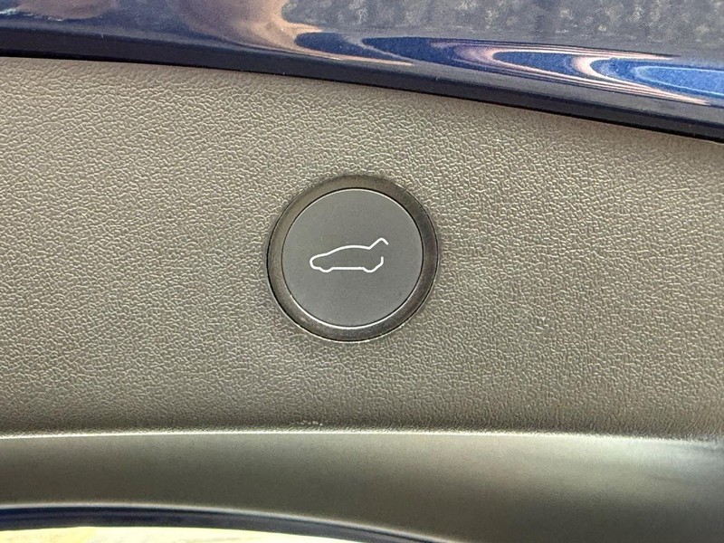 Tesla Model 3 Vehicle Image 08