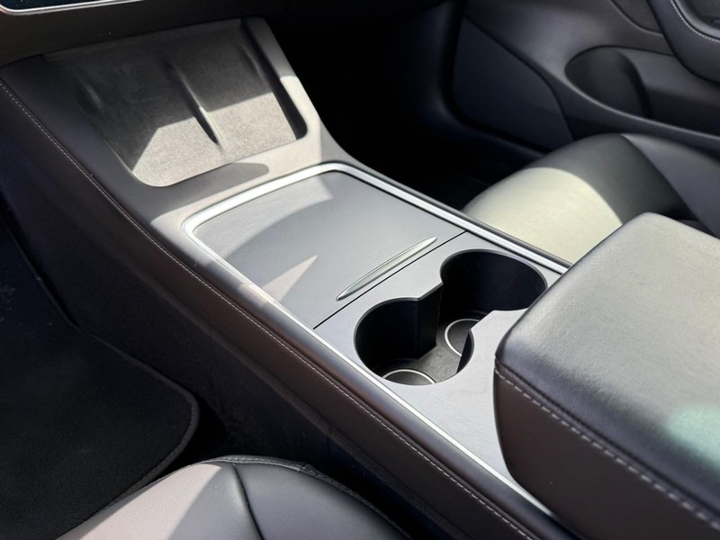 Tesla Model 3 Vehicle Image 18