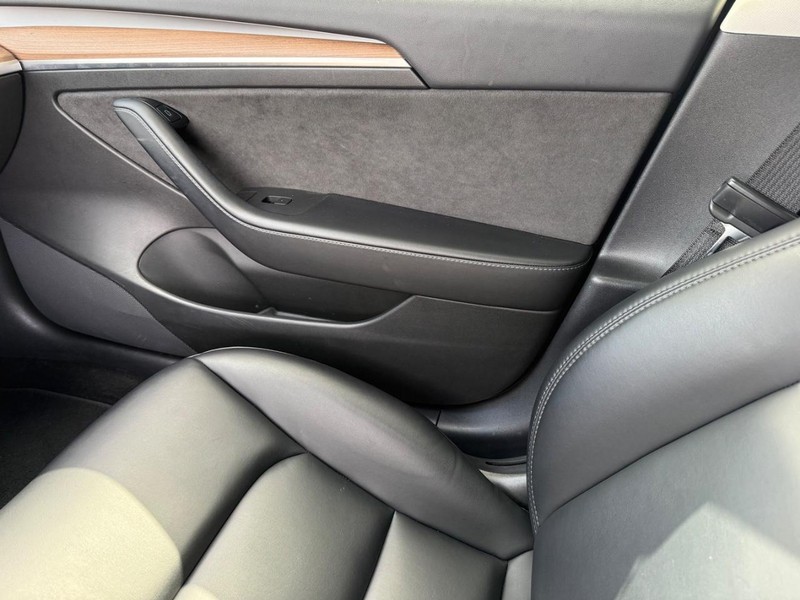 Tesla Model 3 Vehicle Image 19