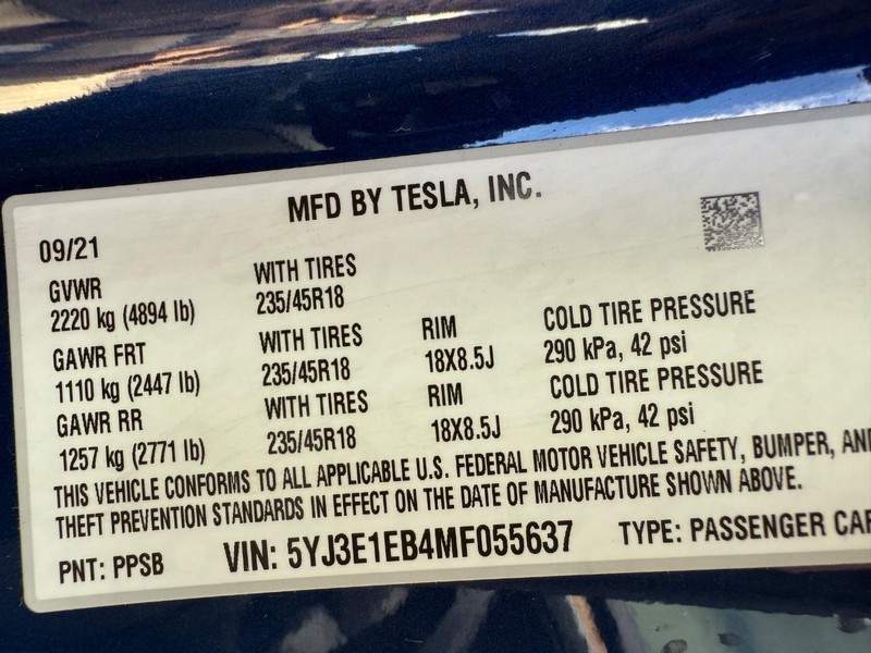Tesla Model 3 Vehicle Image 23