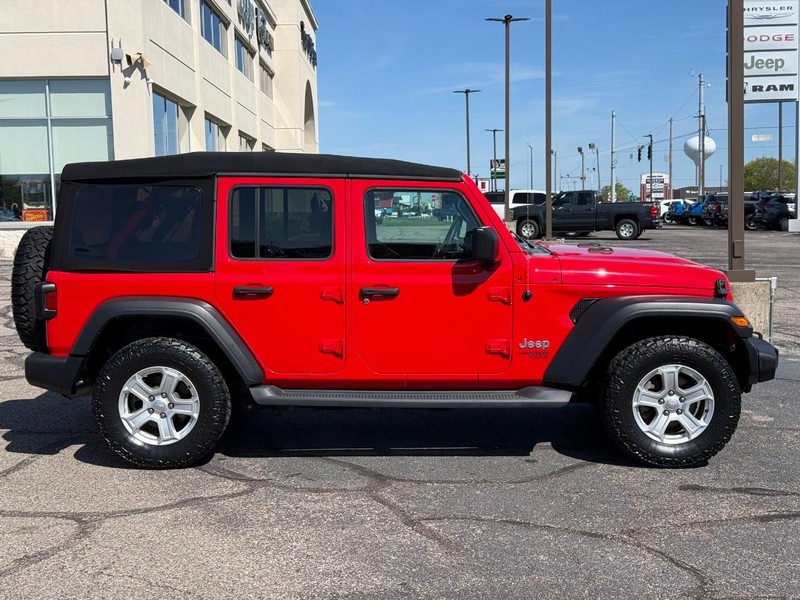 Jeep Wrangler Unlimited Vehicle Image 02