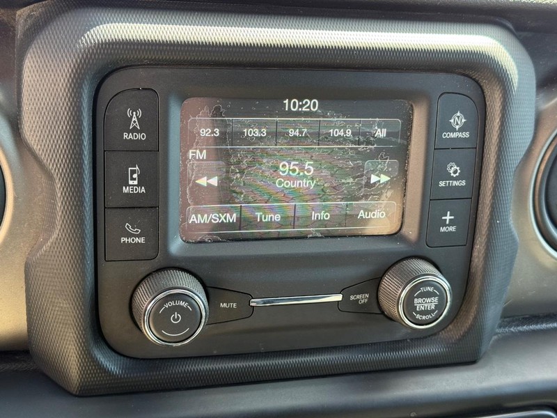 Jeep Wrangler Unlimited Vehicle Image 16