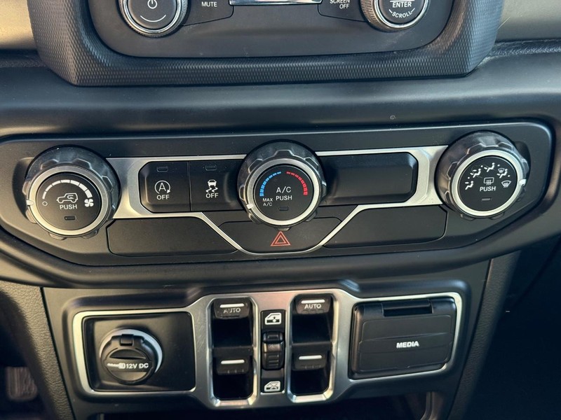 Jeep Wrangler Unlimited Vehicle Image 18