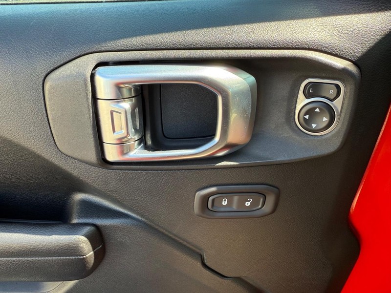 Jeep Wrangler Unlimited Vehicle Image 23