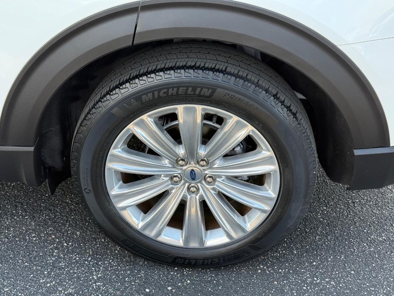 Ford Explorer Vehicle Image 06
