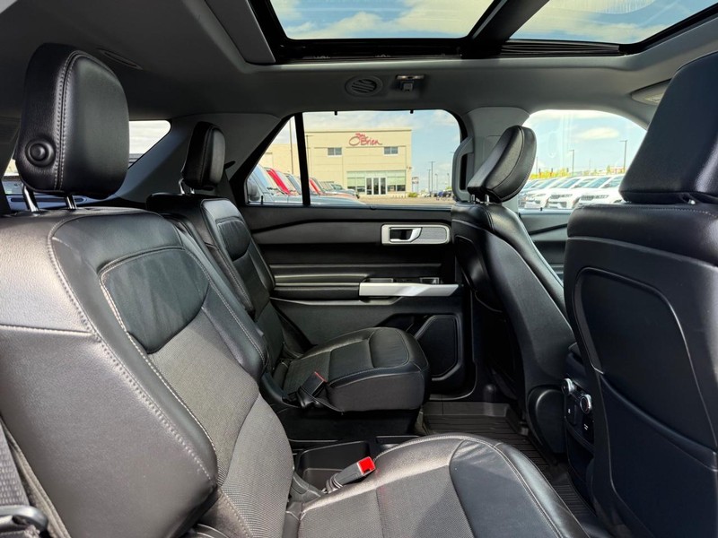 Ford Explorer Vehicle Image 11