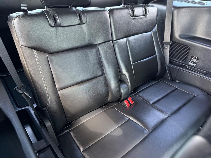 Ford Explorer Vehicle Image 12