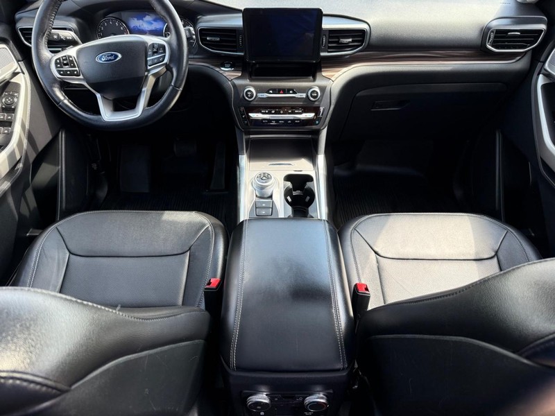 Ford Explorer Vehicle Image 14