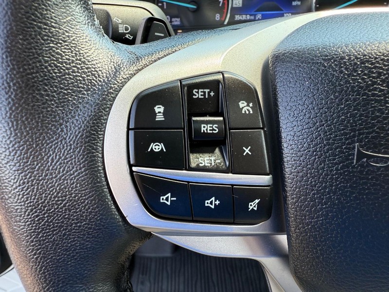 Ford Explorer Vehicle Image 16