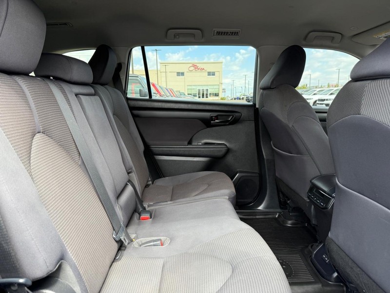 Toyota Highlander Vehicle Image 10