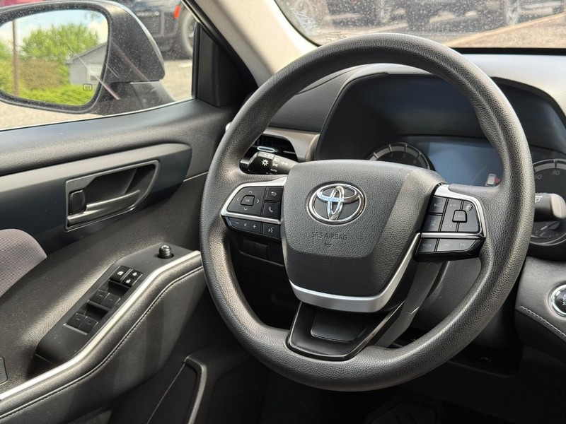 Toyota Highlander Vehicle Image 13