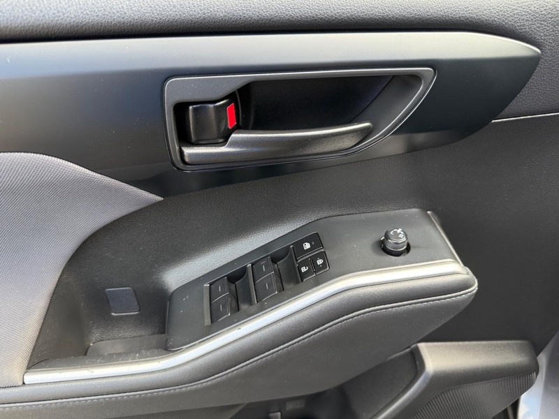 Toyota Highlander Vehicle Image 23