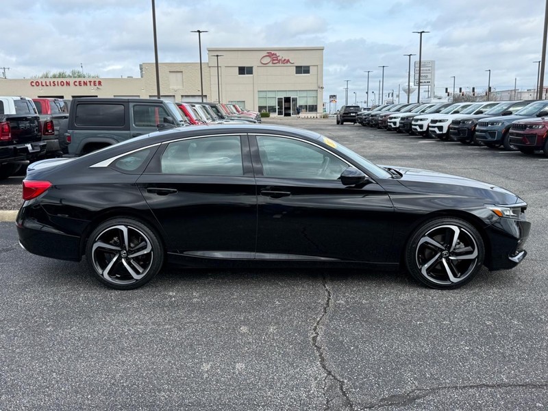 Honda Accord Sedan Vehicle Full-screen Gallery Image 02