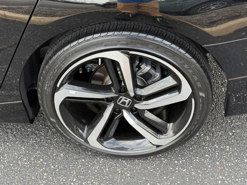 Honda Accord Sedan Vehicle Full-screen Gallery Image 06