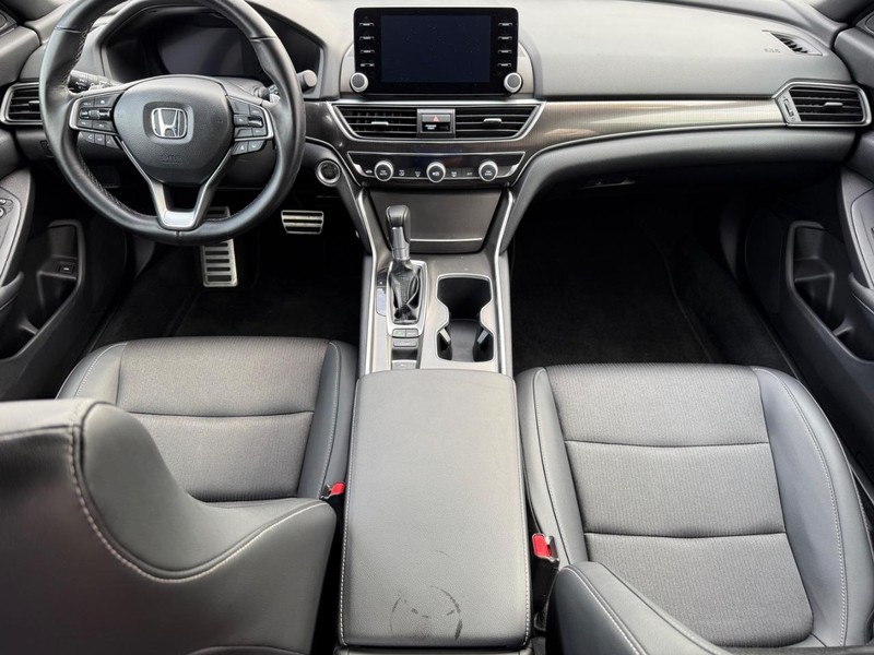 Honda Accord Sedan Vehicle Full-screen Gallery Image 10
