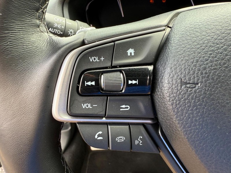 Honda Accord Sedan Vehicle Full-screen Gallery Image 12