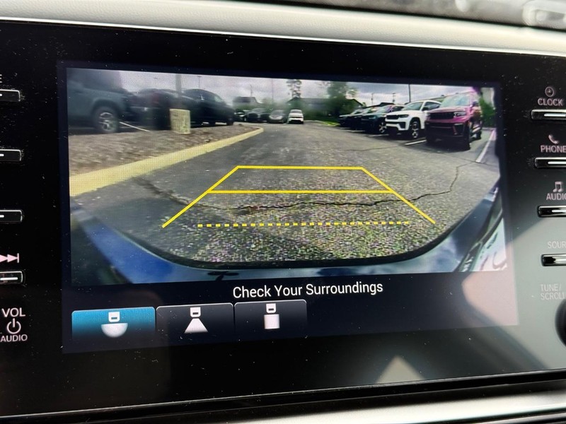 Honda Accord Sedan Vehicle Full-screen Gallery Image 16