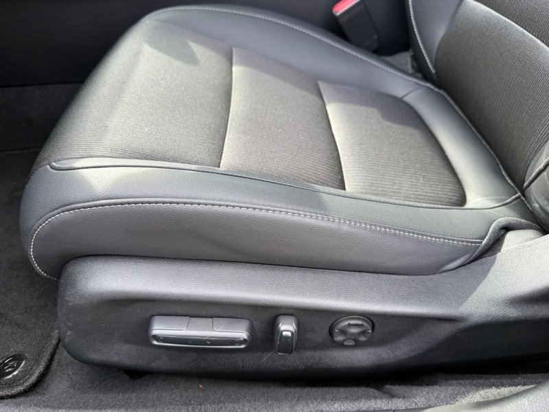 Honda Accord Sedan Vehicle Full-screen Gallery Image 23