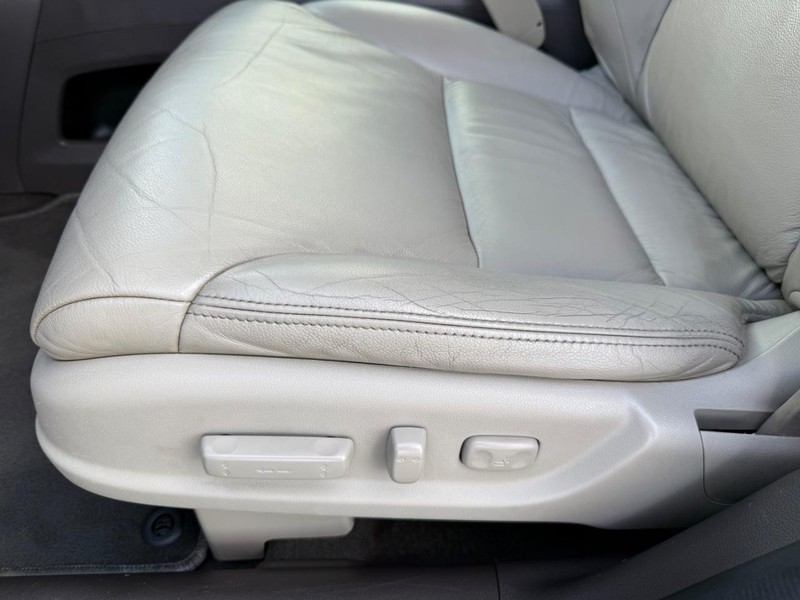 Honda CR-V Vehicle Full-screen Gallery Image 25