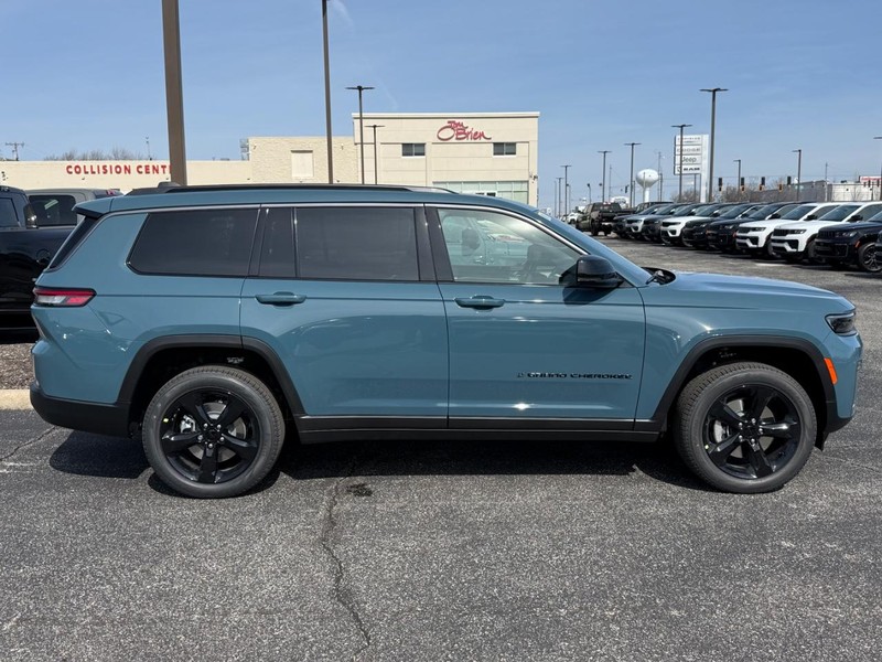 Jeep Grand Cherokee L Vehicle Image 02