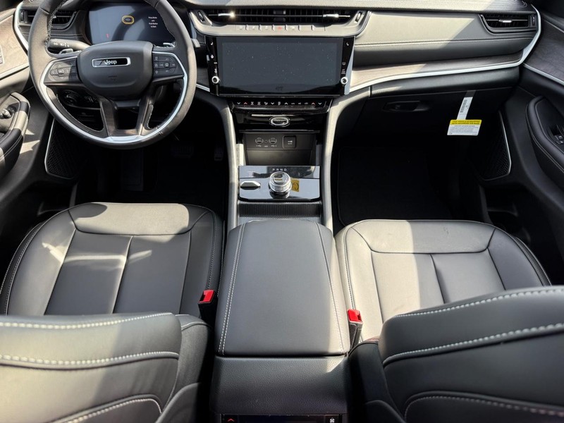 Jeep Grand Cherokee L Vehicle Image 07