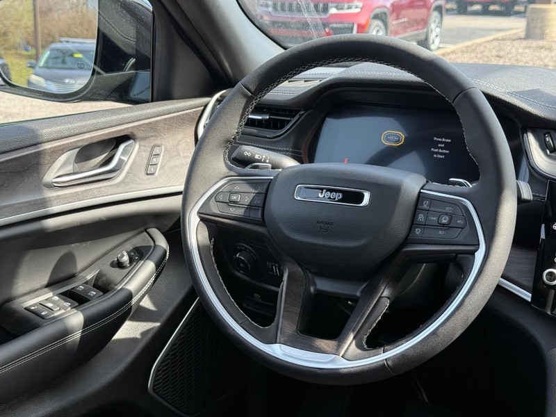 Jeep Grand Cherokee L Vehicle Image 08