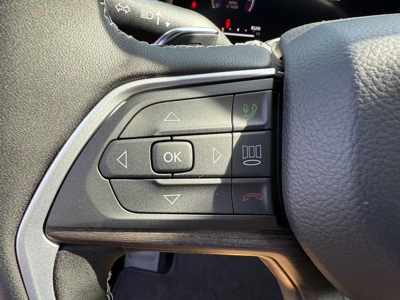 Jeep Grand Cherokee L Vehicle Image 09