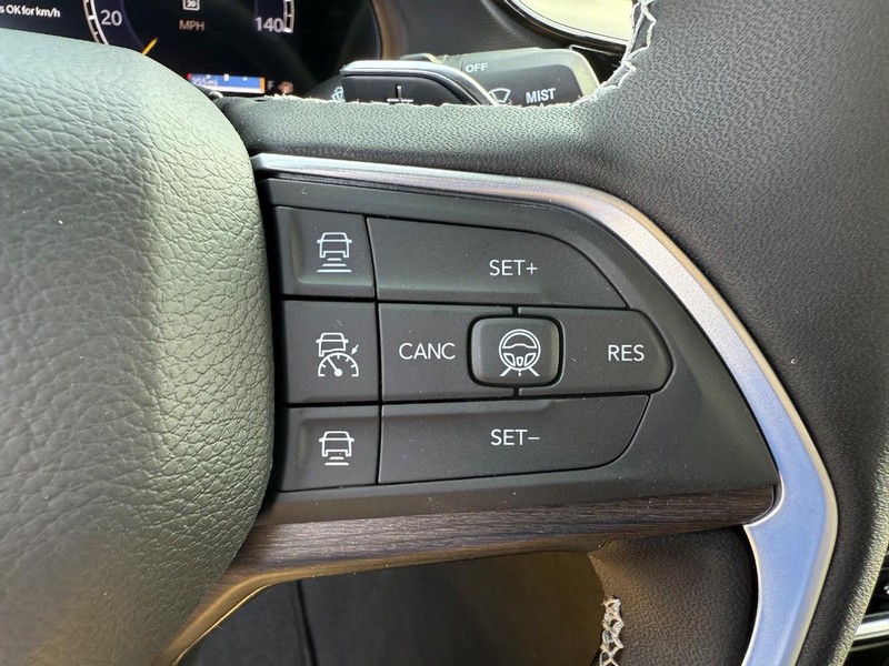 Jeep Grand Cherokee L Vehicle Image 10