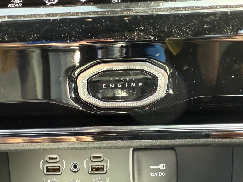 Jeep Grand Cherokee L Vehicle Image 11