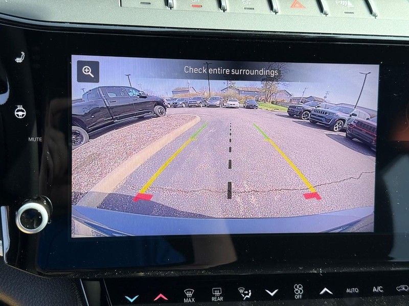 Jeep Grand Cherokee L Vehicle Image 13