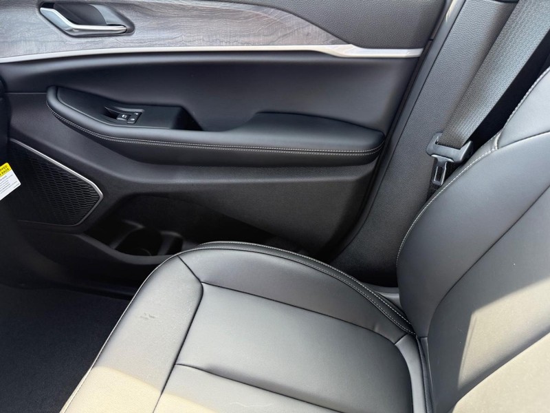 Jeep Grand Cherokee L Vehicle Image 15