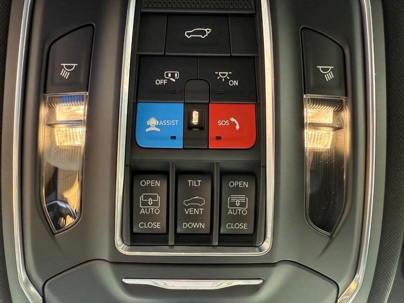 Jeep Grand Cherokee L Vehicle Image 16