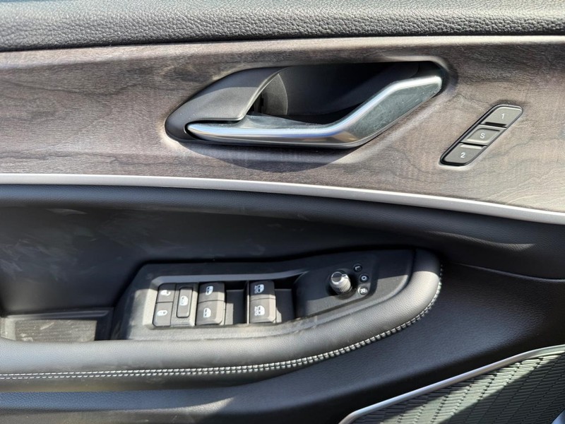 Jeep Grand Cherokee L Vehicle Image 19